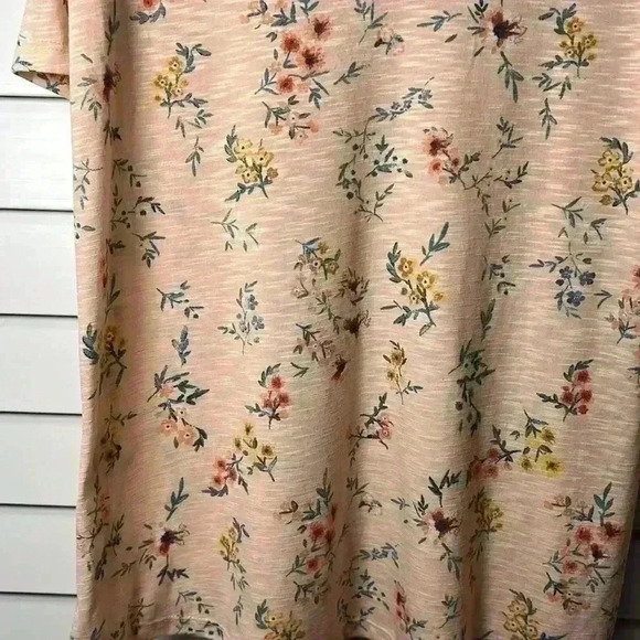 SO Floral Short Sleeve V-Neck Cold Shoulder Tee Size XS Peach - Picture 4 of 8